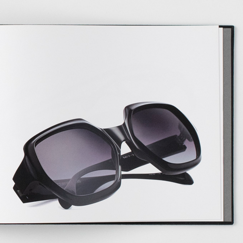 「青山眼鏡株式会社(FACTORY900) 様」製作の上製本/ハードカバー製本冊子 ギャラリー写真2