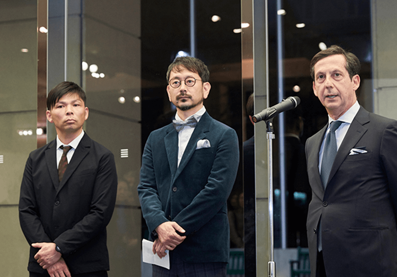 左から安部さん、カメラマンの中村さん、当時のイタリア文化会館館長のPaolo Calvettiさん(撮影:石川ヨシカズさん)