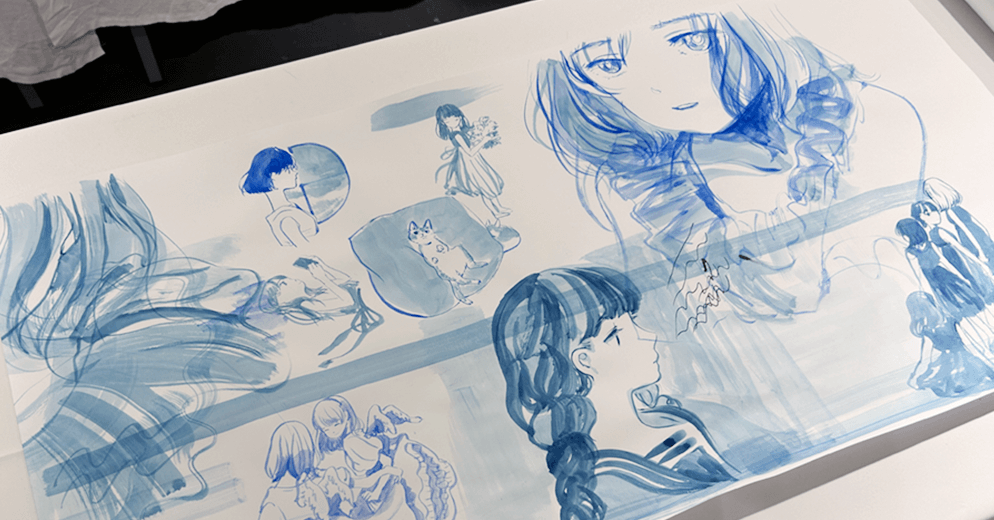 個展で展示された青一色のイラスト