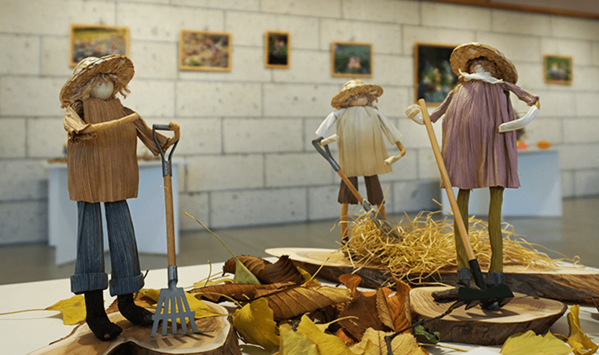 嵯城さんが制作した実際のとうきび人形たち