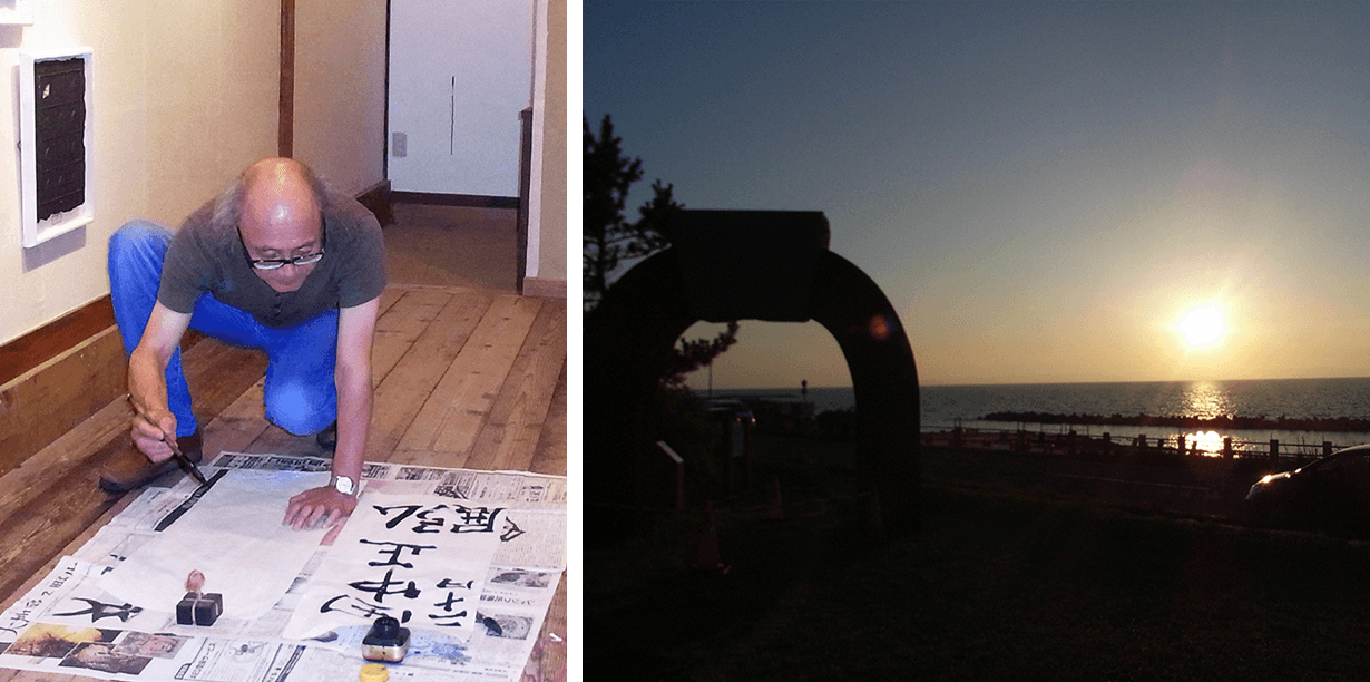 故郷のギャラリー「新潟絵屋」で開催された、2011年の個展会場にて（左）、新潟市の夕日モニュメント（右）